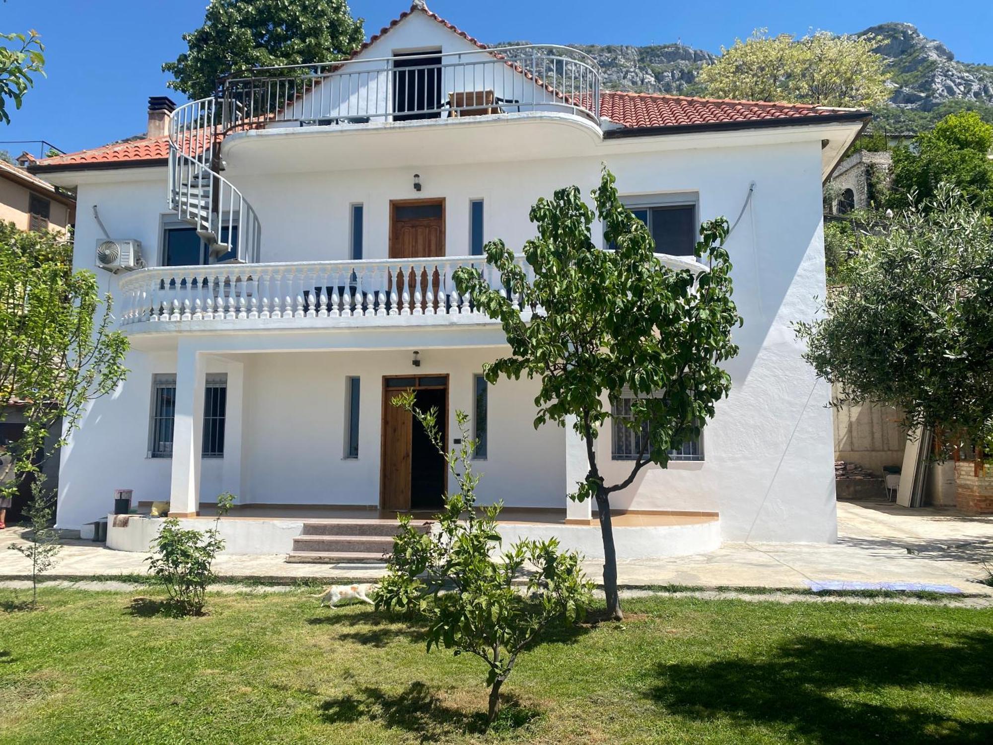 Meti Guest House Krujë Buitenkant foto